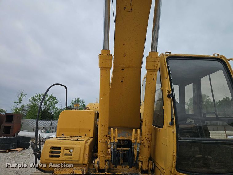 image for item EO7266 1998 John Deere 200LC excavator