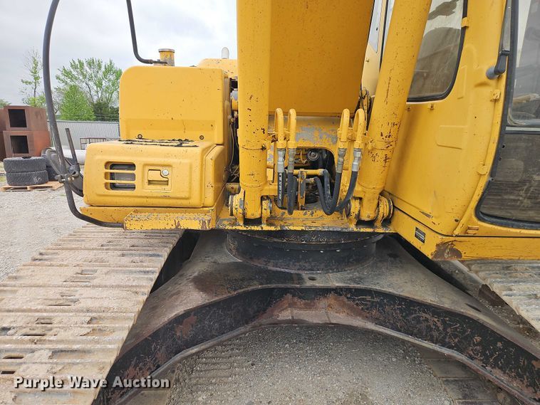 image for item EO7266 1998 John Deere 200LC excavator