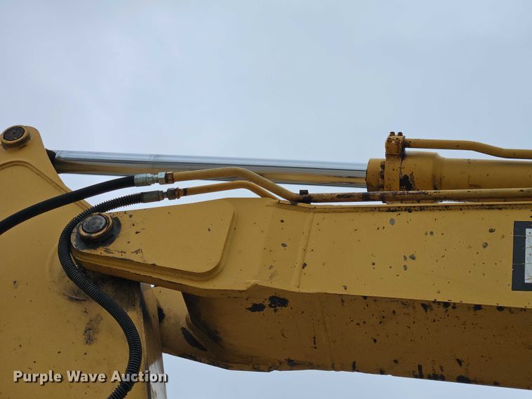 image for item EO7266 1998 John Deere 200LC excavator