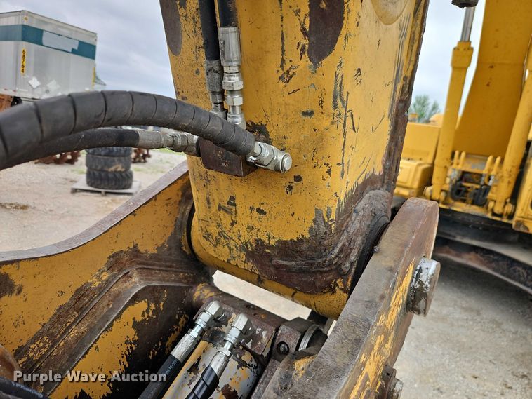 image for item EO7266 1998 John Deere 200LC excavator