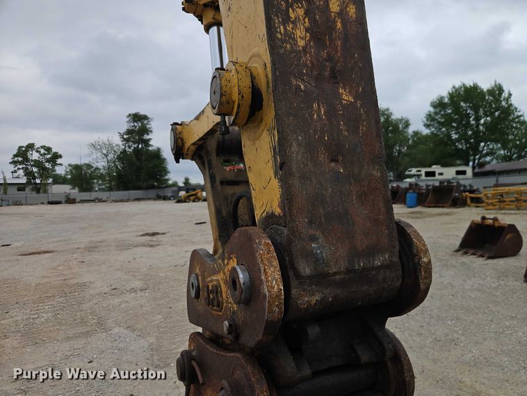 image for item EO7266 1998 John Deere 200LC excavator