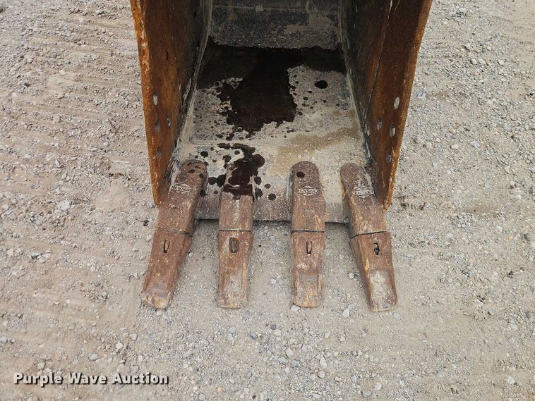 image for item EO7266 1998 John Deere 200LC excavator
