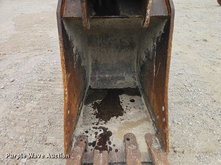 image for item EO7266 1998 John Deere 200LC excavator