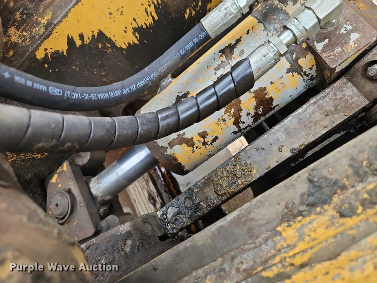 image for item EO7266 1998 John Deere 200LC excavator