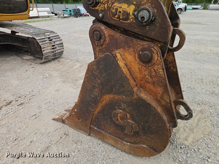 image for item EO7266 1998 John Deere 200LC excavator