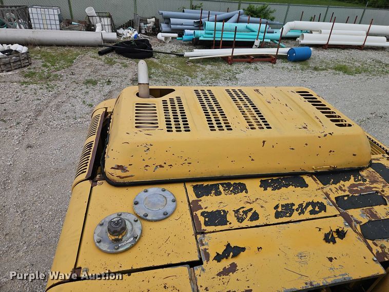 image for item EO7266 1998 John Deere 200LC excavator