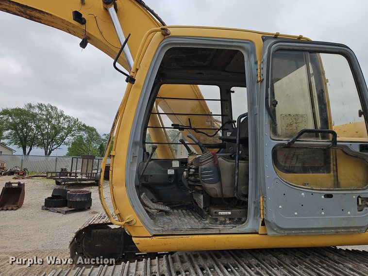 image for item EO7266 1998 John Deere 200LC excavator