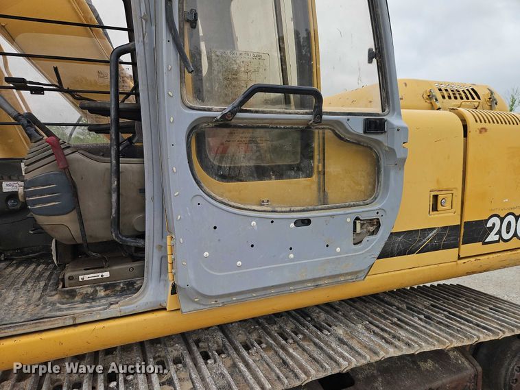 image for item EO7266 1998 John Deere 200LC excavator