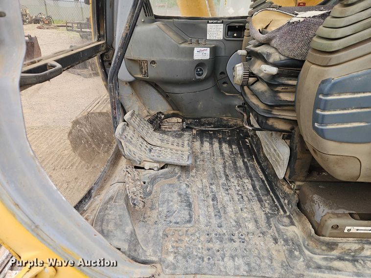 image for item EO7266 1998 John Deere 200LC excavator