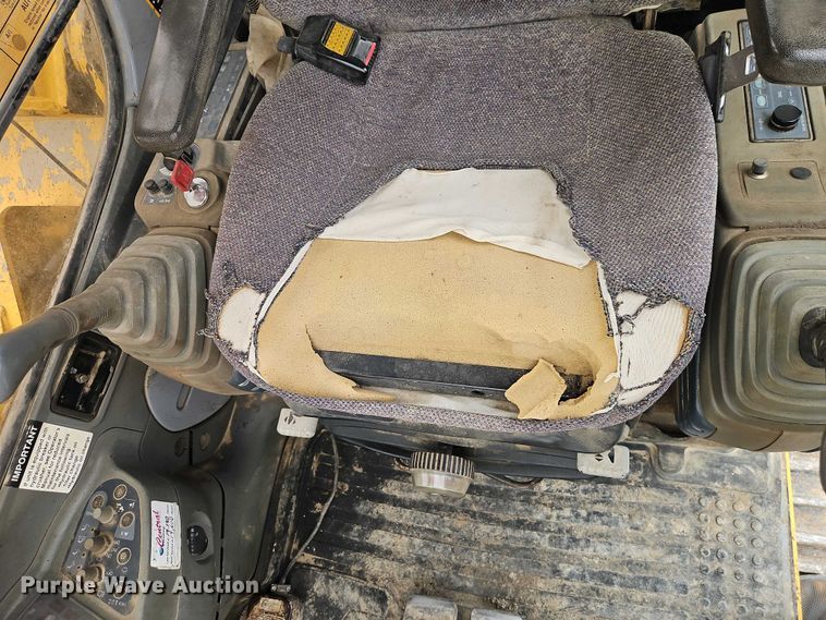 image for item EO7266 1998 John Deere 200LC excavator