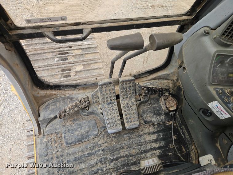 image for item EO7266 1998 John Deere 200LC excavator