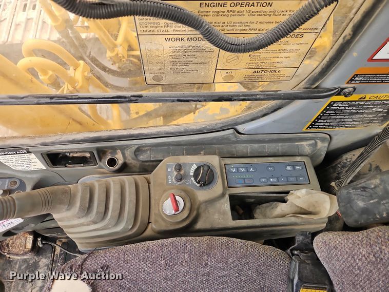 image for item EO7266 1998 John Deere 200LC excavator