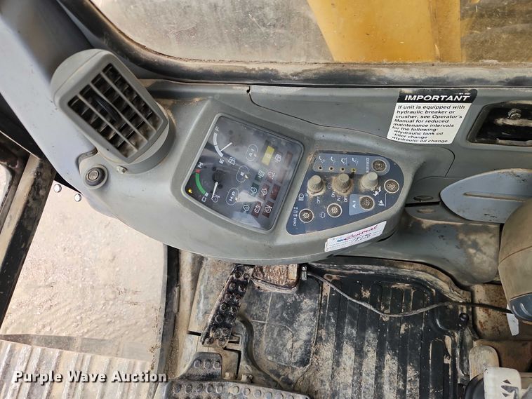 image for item EO7266 1998 John Deere 200LC excavator