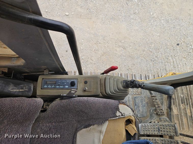 image for item EO7266 1998 John Deere 200LC excavator