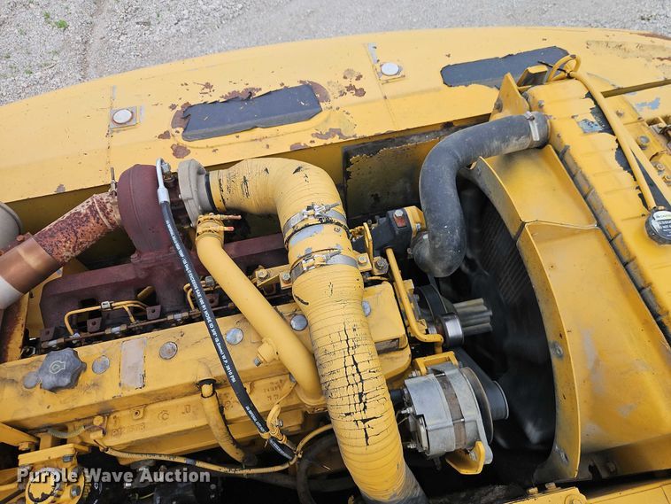 image for item EO7266 1998 John Deere 200LC excavator