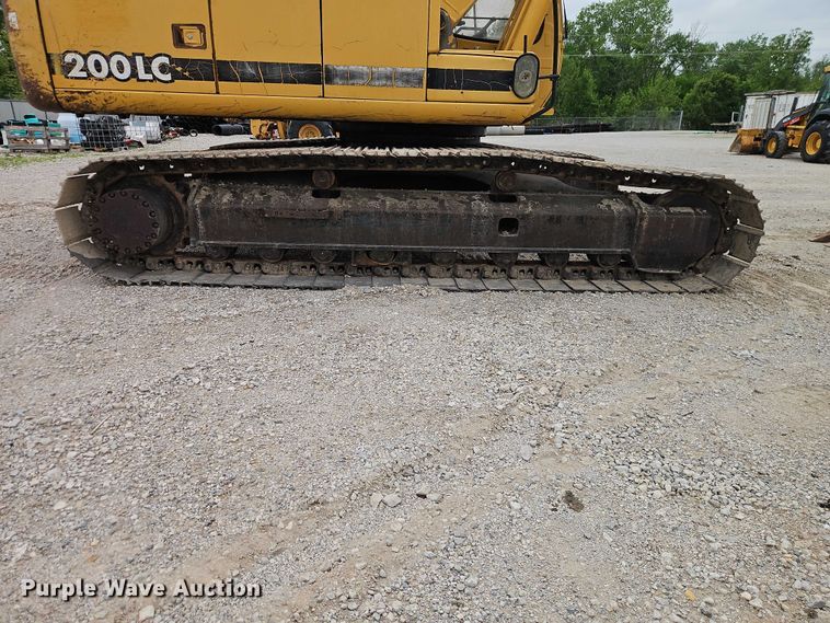image for item EO7266 1998 John Deere 200LC excavator