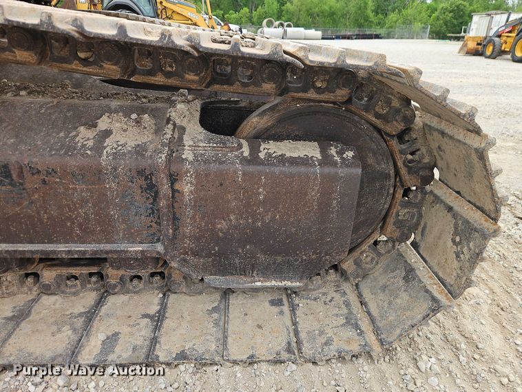 image for item EO7266 1998 John Deere 200LC excavator