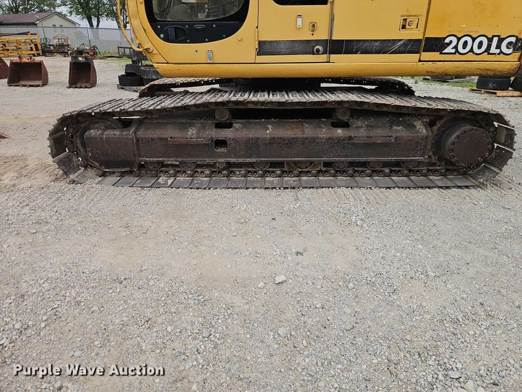 image for item EO7266 1998 John Deere 200LC excavator