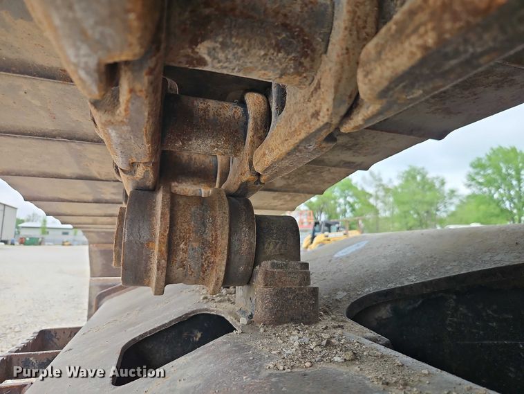 image for item EO7266 1998 John Deere 200LC excavator