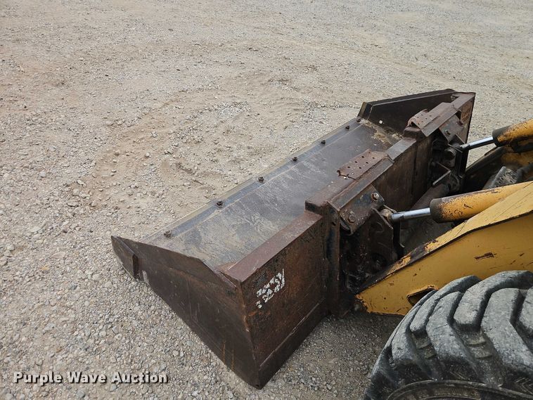 image for item EO7267 1998 John Deere 8875 skid steer loader