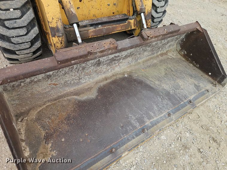 image for item EO7267 1998 John Deere 8875 skid steer loader