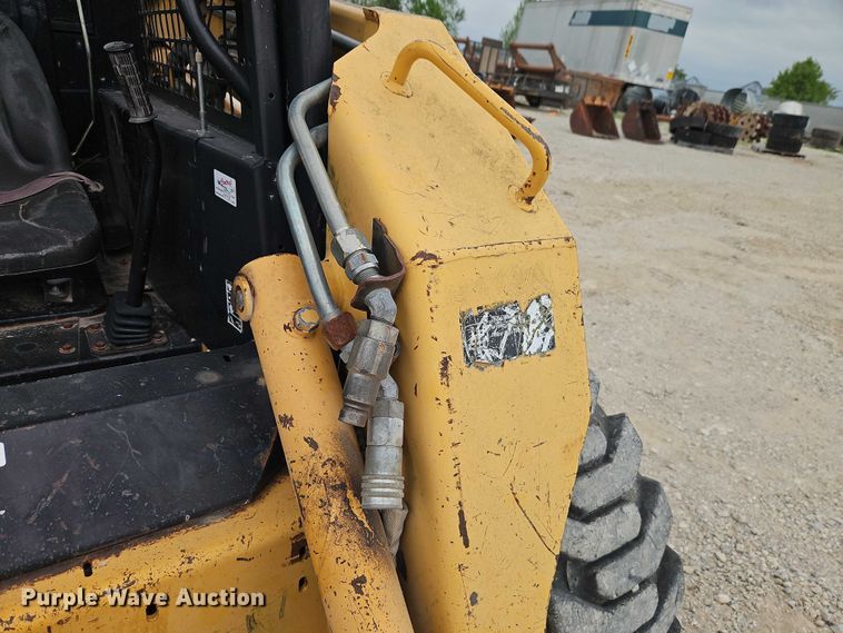 image for item EO7267 1998 John Deere 8875 skid steer loader