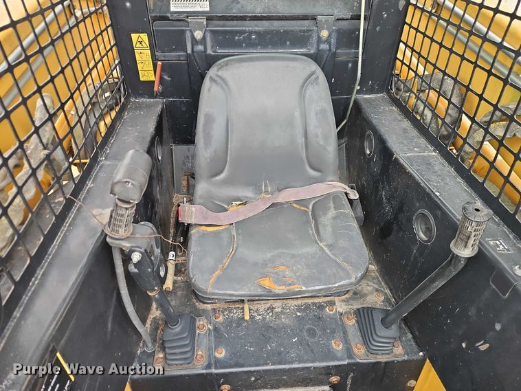 image for item EO7267 1998 John Deere 8875 skid steer loader