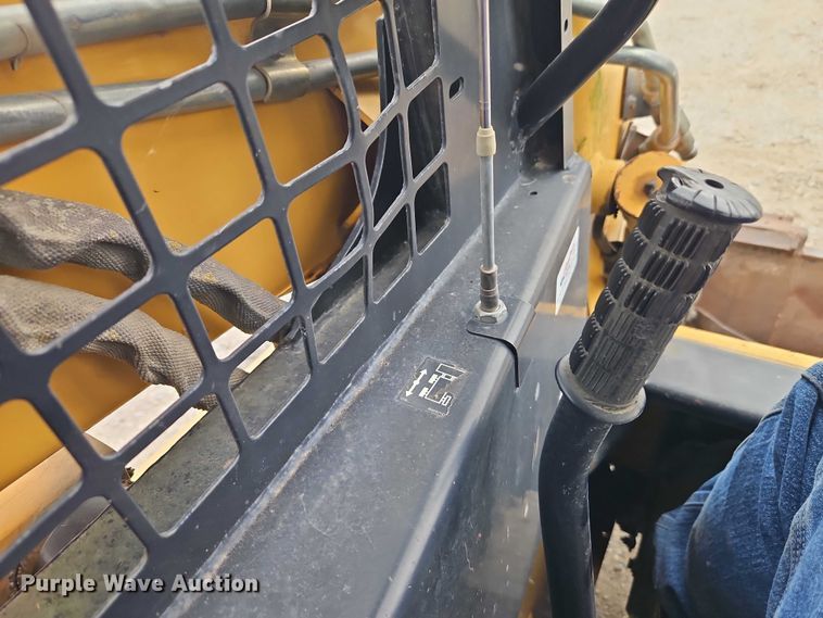 image for item EO7267 1998 John Deere 8875 skid steer loader