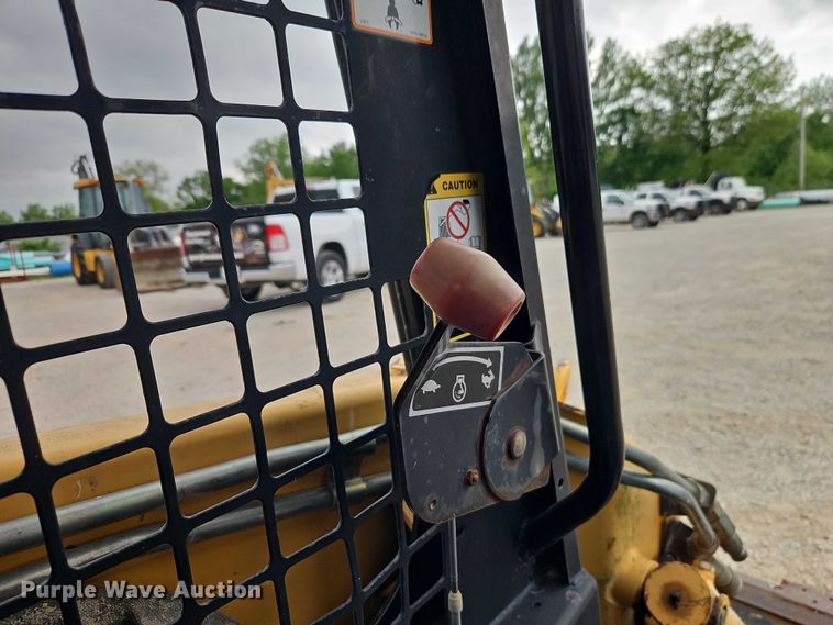 image for item EO7267 1998 John Deere 8875 skid steer loader