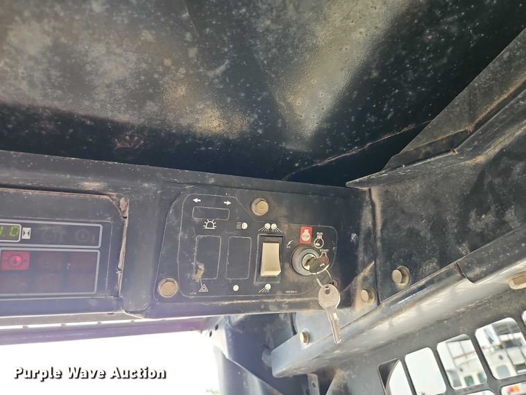 image for item EO7267 1998 John Deere 8875 skid steer loader