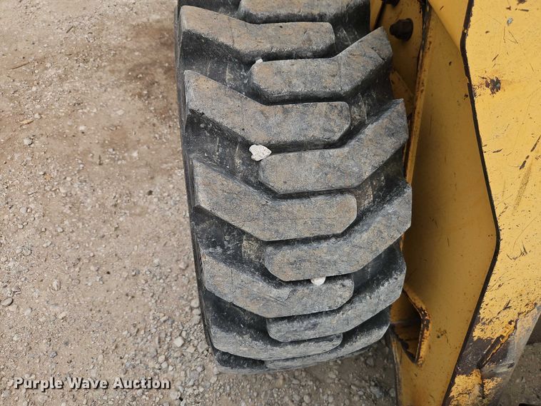 image for item EO7267 1998 John Deere 8875 skid steer loader