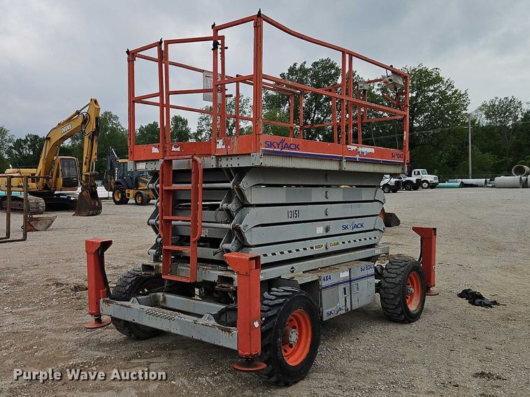 image for item EO7268 2008 SkyJack SJ8243 scissor lift