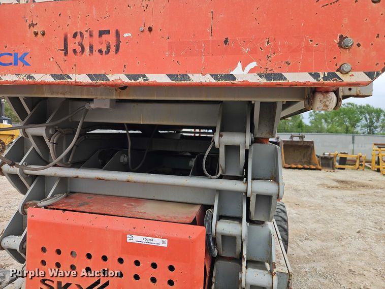 image for item EO7268 2008 SkyJack SJ8243 scissor lift