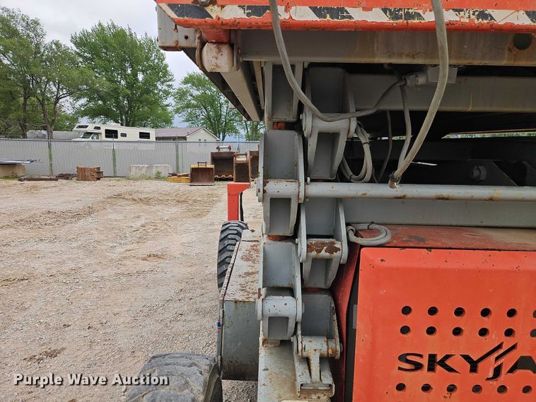 image for item EO7268 2008 SkyJack SJ8243 scissor lift