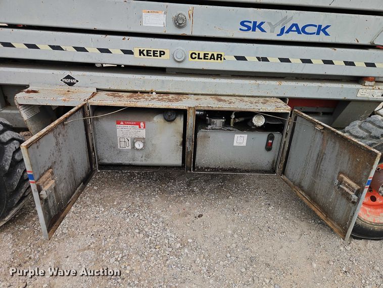 image for item EO7268 2008 SkyJack SJ8243 scissor lift