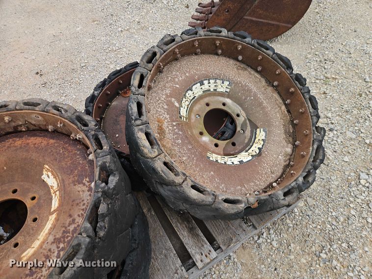 image for item EO7270 (4) Air Boss skid steer tires