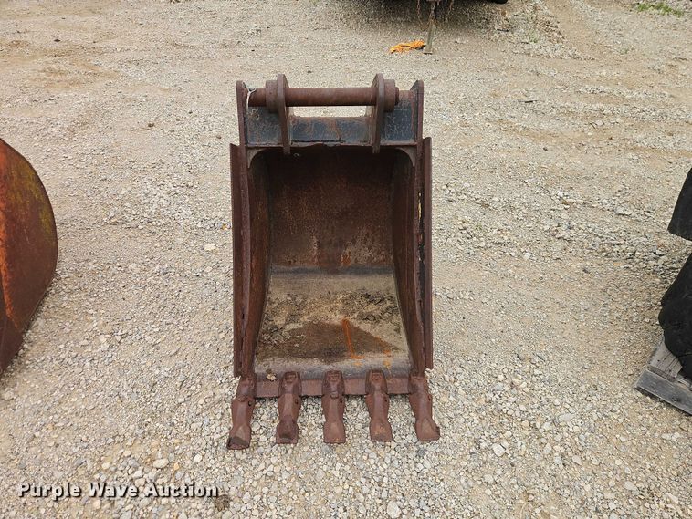 image for item EO7271 Caterpillar backhoe bucket
