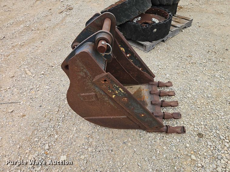 image for item EO7271 Caterpillar backhoe bucket