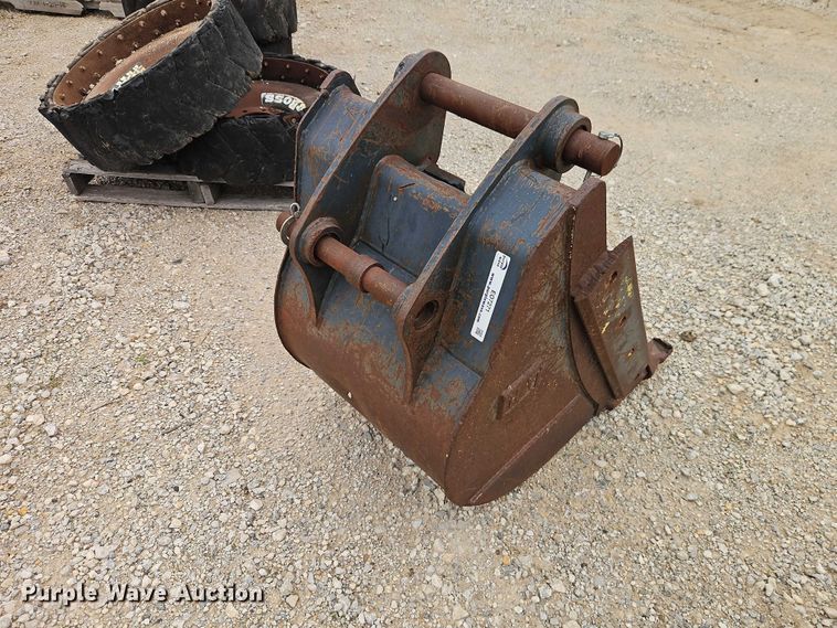 image for item EO7271 Caterpillar backhoe bucket