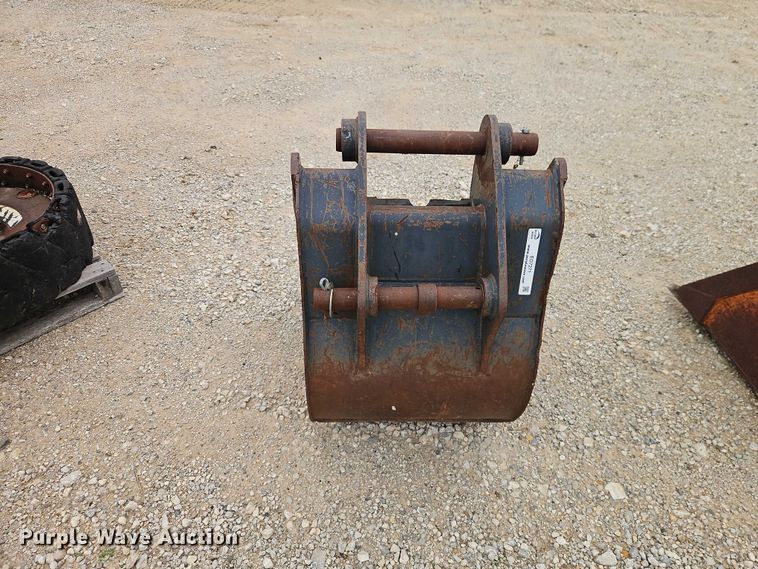 image for item EO7271 Caterpillar backhoe bucket