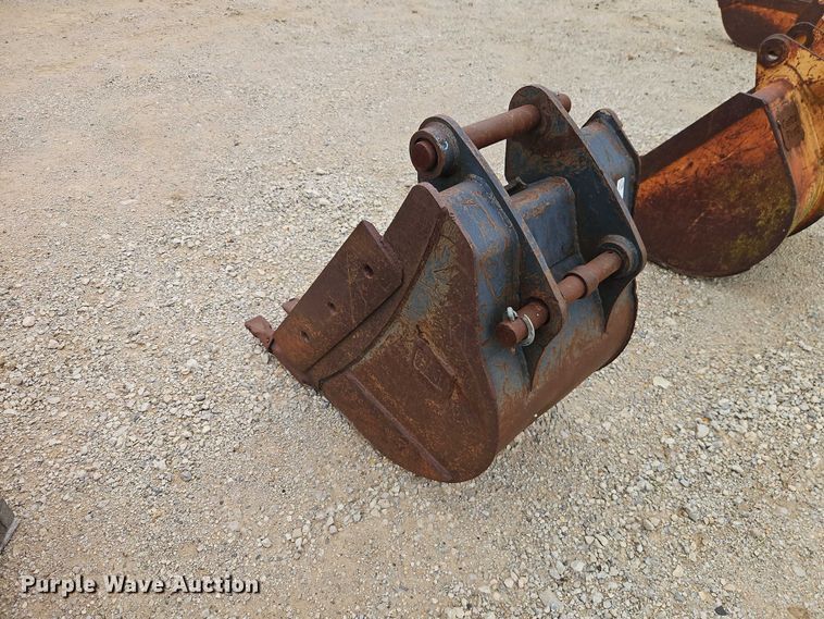 image for item EO7271 Caterpillar backhoe bucket