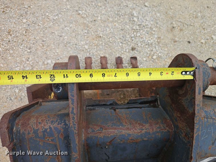 image for item EO7271 Caterpillar backhoe bucket