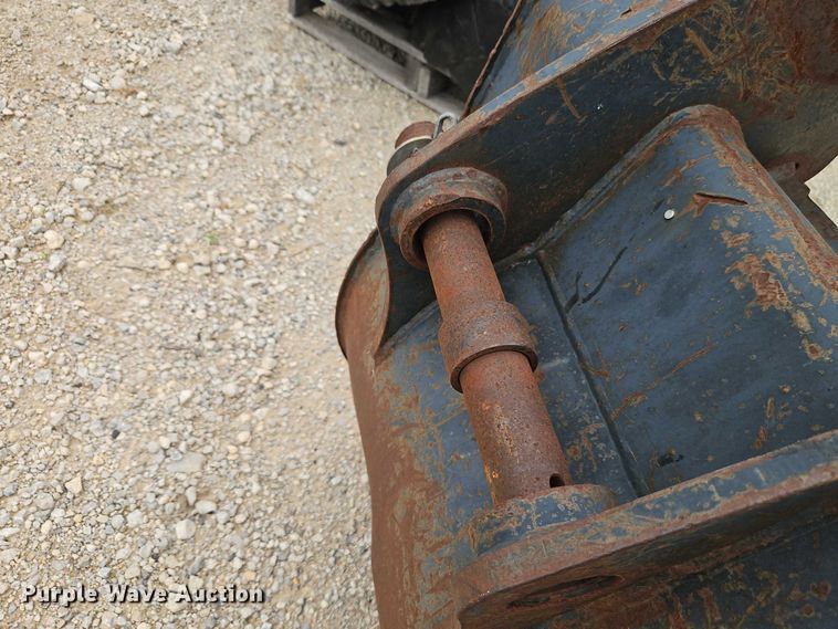 image for item EO7271 Caterpillar backhoe bucket