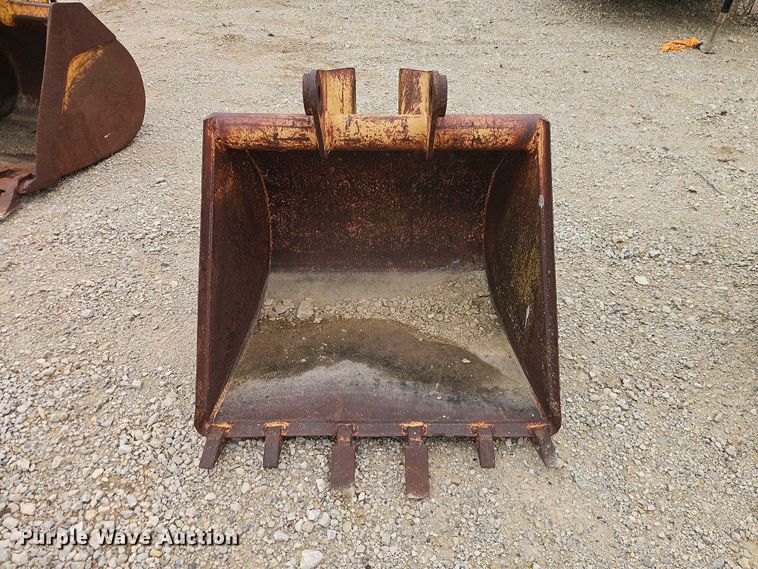 image for item EO7272 Backhoe bucket