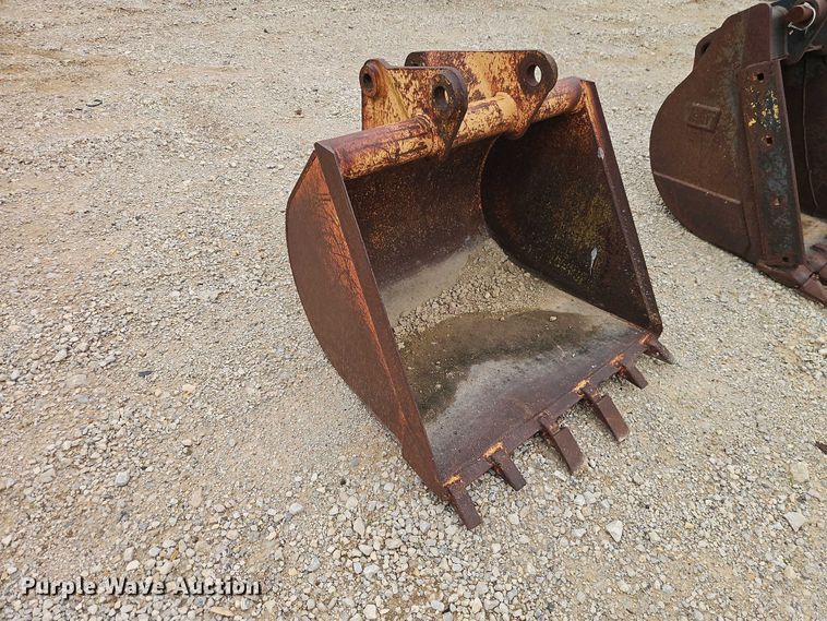 image for item EO7272 Backhoe bucket