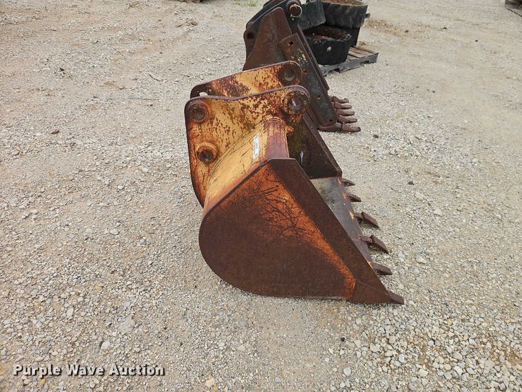 image for item EO7272 Backhoe bucket