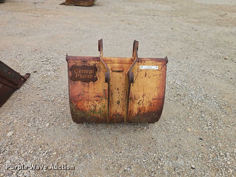 image for item EO7272 Backhoe bucket