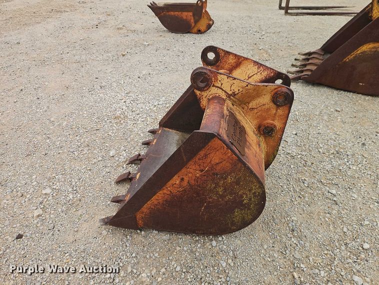 image for item EO7272 Backhoe bucket