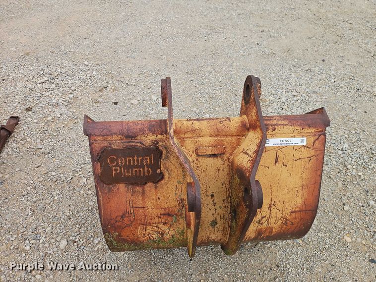 image for item EO7272 Backhoe bucket