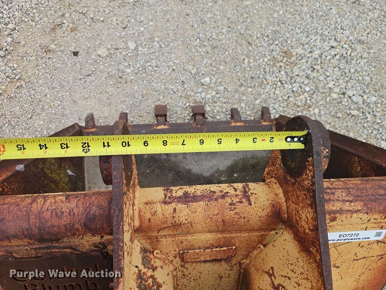 image for item EO7272 Backhoe bucket